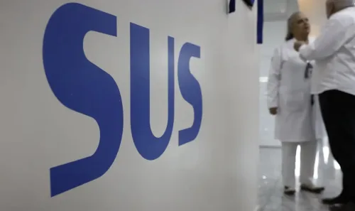 Relatos de estrangeiros elogiando o SUS viralizam e expõem contraste global na saúde pública