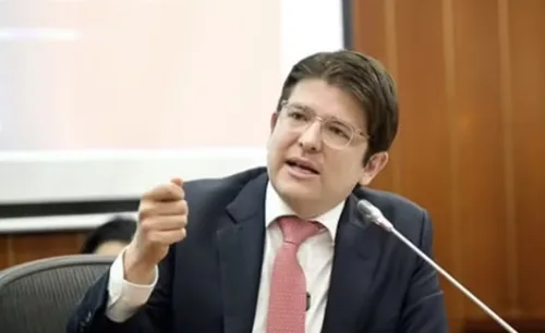 Morte de Miguel Uribe expõe risco de nova onda de violência política na Colômbia