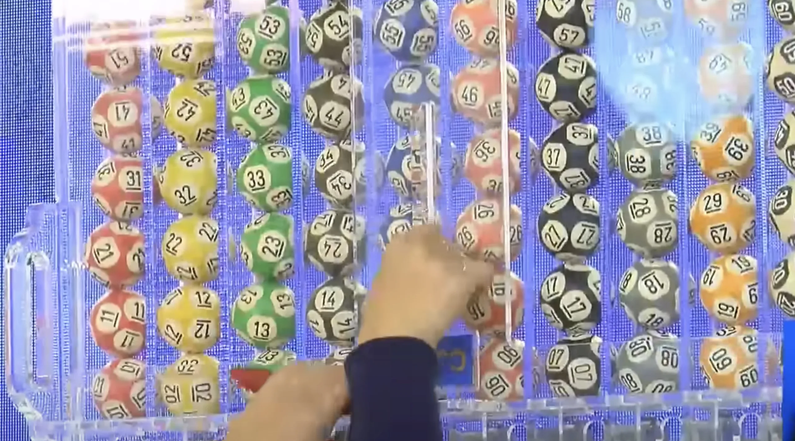 Todos os sorteios começam às 20h, com transmissão ao vivo, e as apostas já estão encerradas, aumentando a expectativa de quem confiou na sorte. 