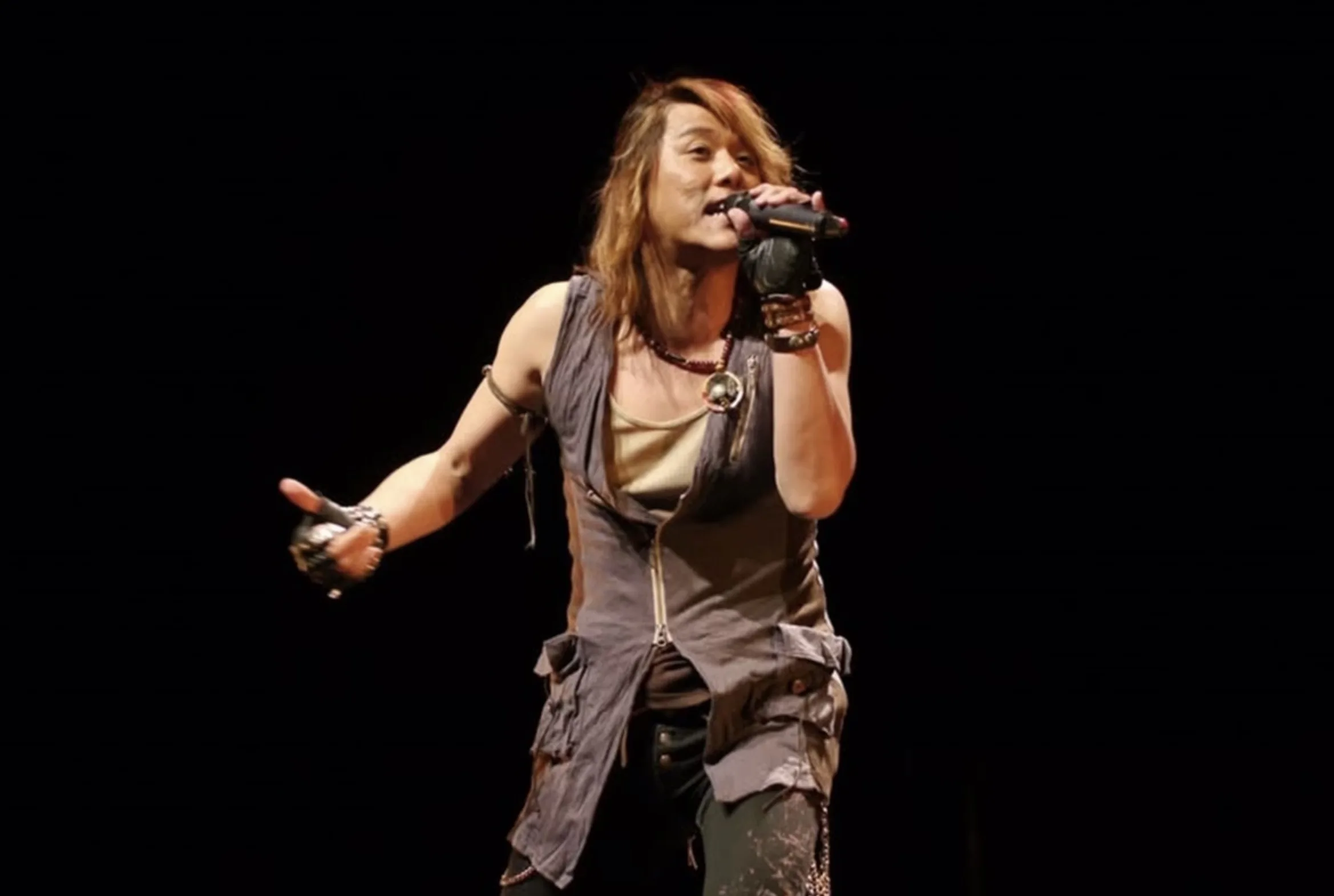 NoB, voz de Pegasus Fantasy, morre aos 61 anos após lutar contra um câncer renal. Cantor marcou gerações com sua interpretação em Cavaleiros do Zodíaco.