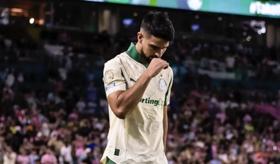 Flaco López marca após sobra de Piquerez e amplia para o Palmeiras contra o Universitario na Libertadores