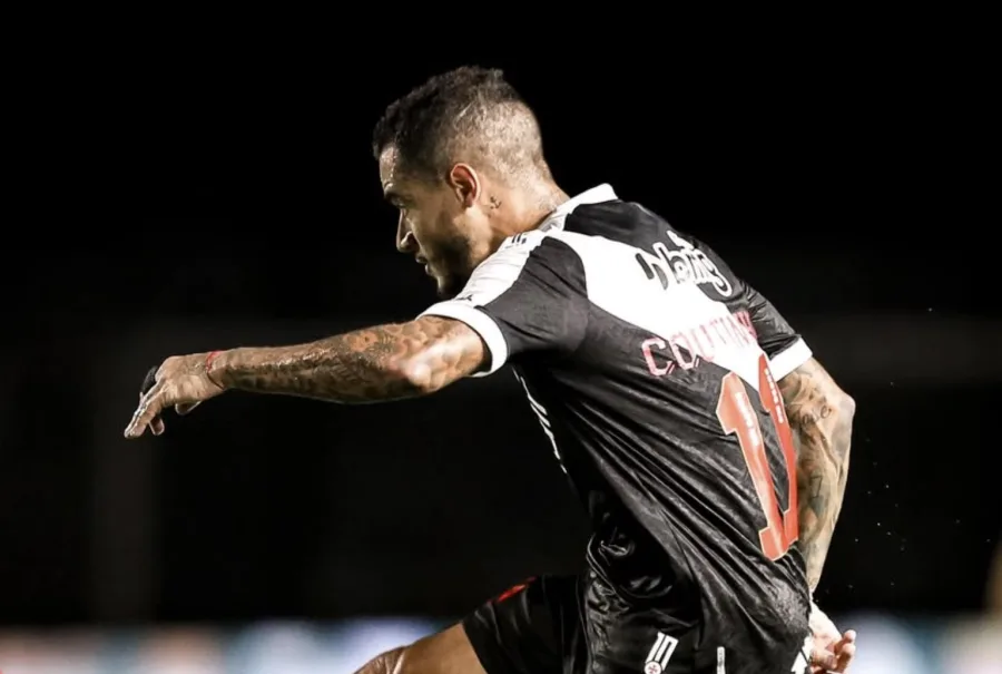 Philippe Coutinho marca de cobertura e Vasco faz 5 a 0 sobre o Santos no Brasileirão 2025