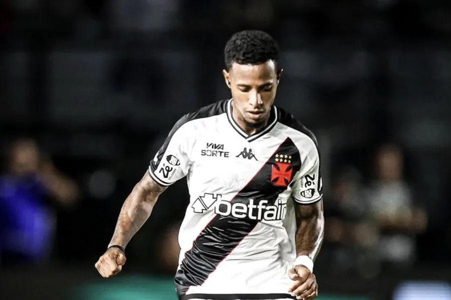 Tchê Tchê faz o sexto gol do Vasco e amplia goleada contra o Santos no Morumbis pelo Brasileirão 2025
