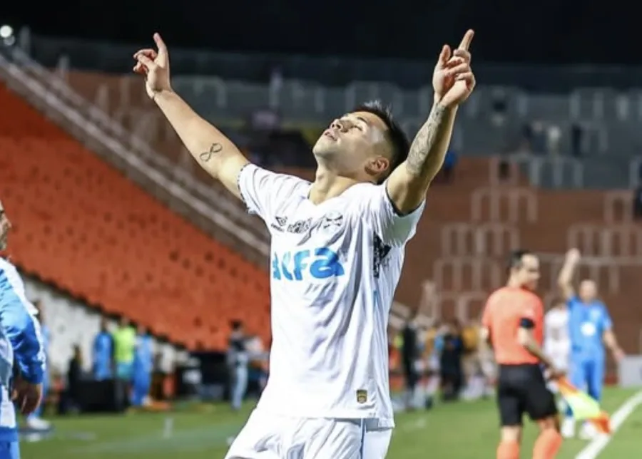Atlético-MG sofre e vê Aravena ampliar para o Grêmio em noite de tensão na Arena MRV