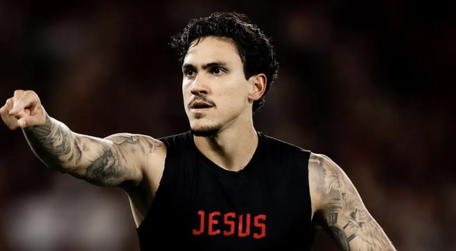Pedro abre o placar para o Flamengo em jogo contra o Internacional no Beira-Rio pelo Brasileirão 2025