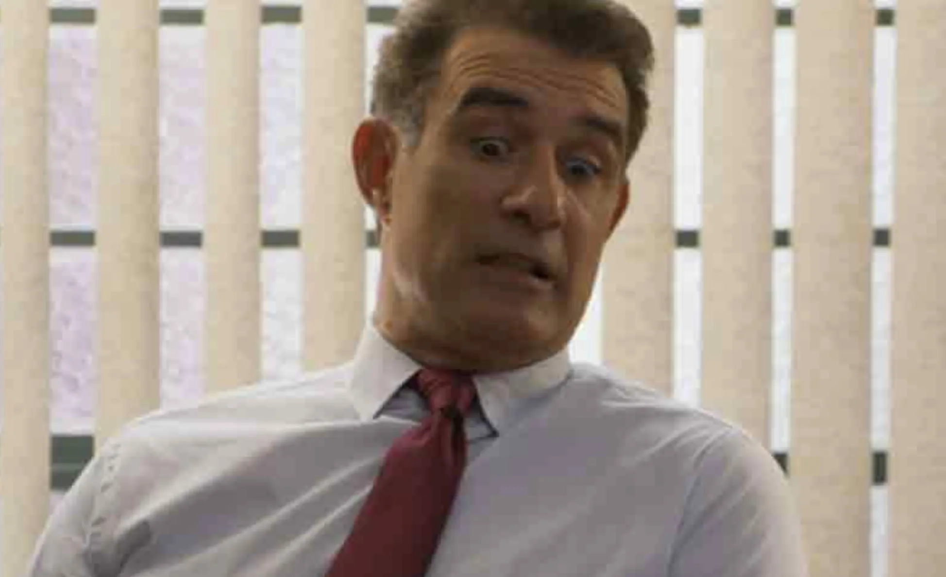 O capítulo 100 de Dona de Mim mostrou Rosa em devaneio no baile, que acabou se tornando ponto de virada na trama. Ao despertar, ela enfrentou as manipulações de Jaques.