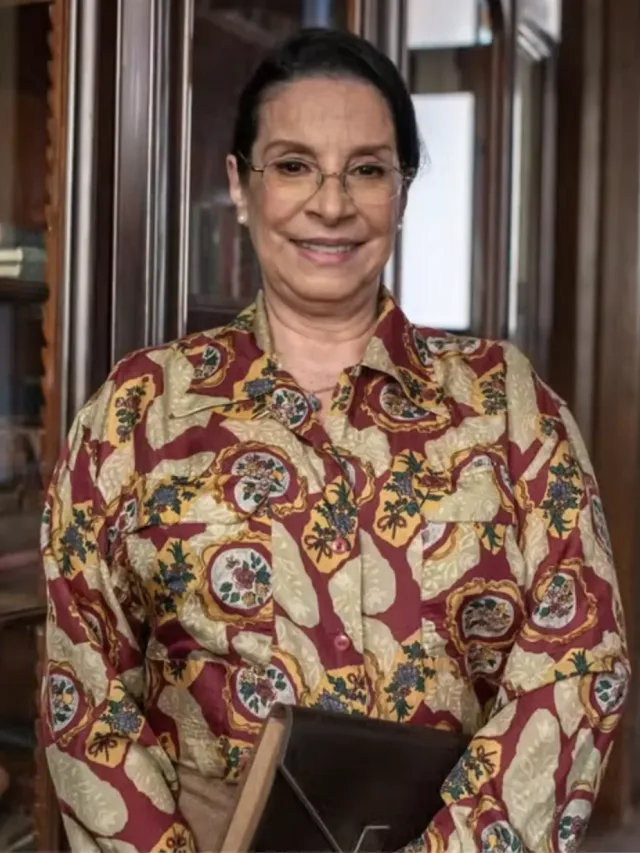 Novela Êta Mundo Melhor, terça (26); Bia Nunnes no papel de Dirce