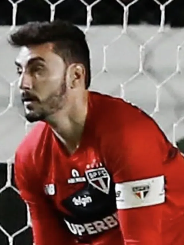 Athletico-PR x São Paulo FC: Rafael é expulso em lance polêmico