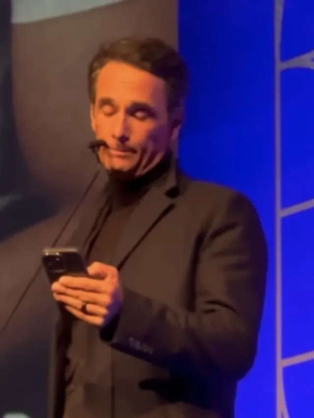 Rodrigo Santoro recebe homenagem no Festival de Gramado 2025