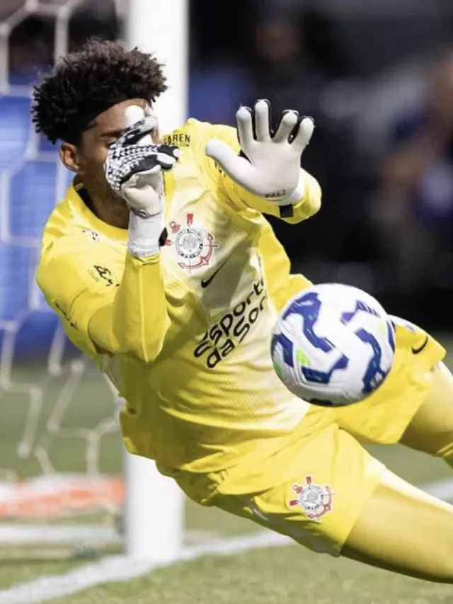 Hugo Souza do Corinthians quase sofre agressão após invasão em jogo