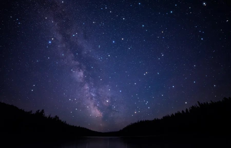 Começa estável e produtiva: Sol em Leão e Lua em Touro sustentam acordos, enquanto Mercúrio com Marte acelera decisões sem perder precisão.