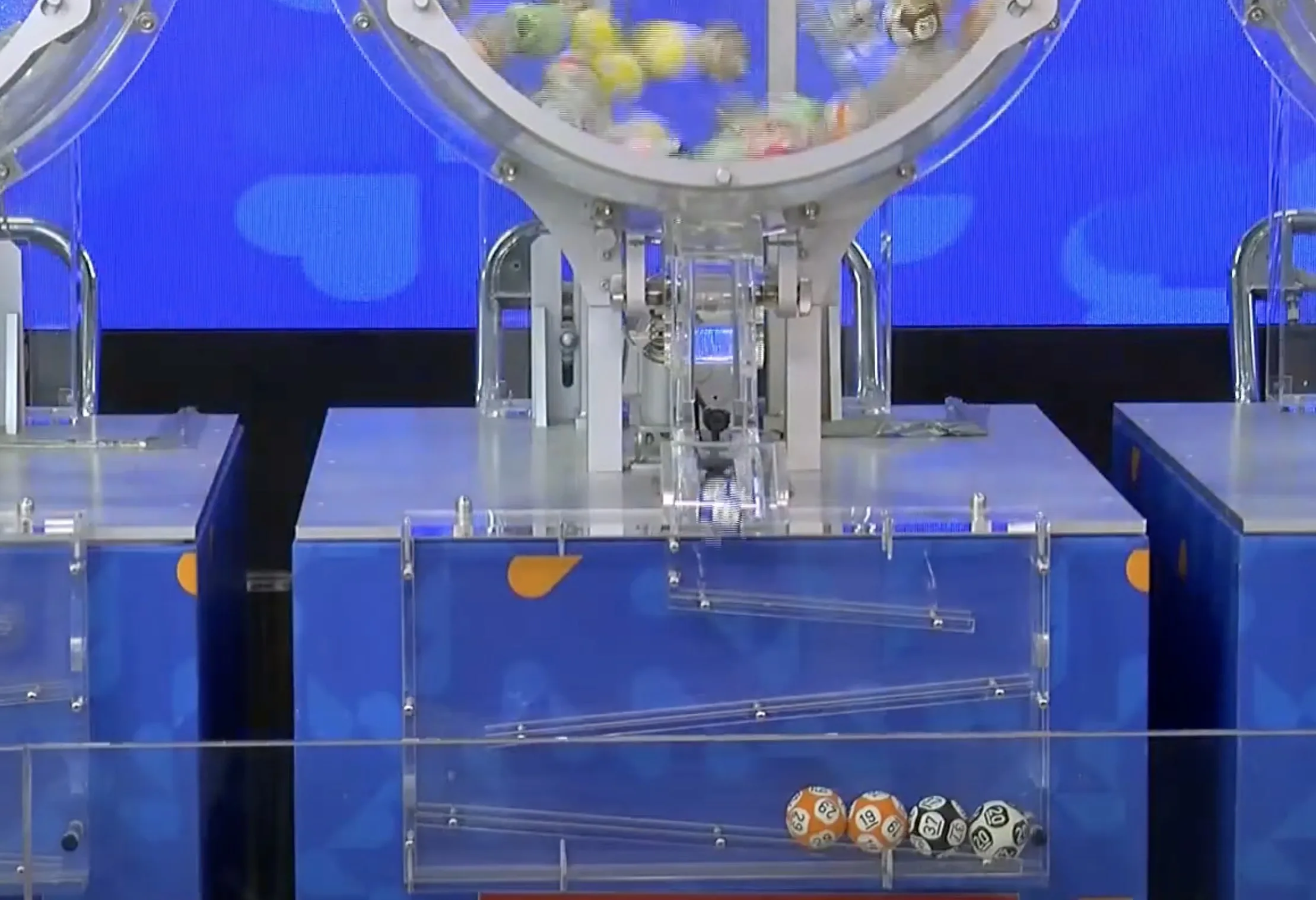 Os apostadores aguardam ansiosos pelo sorteio da Quina 6812, com prêmio estimado em R$ 1,4 milhão e chance de mudar a vida de quem acertar os números.