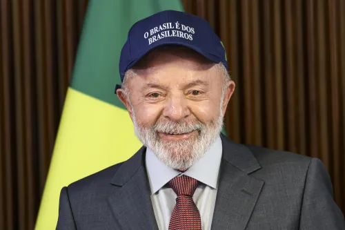 Lula diz que “paz e amor” pode voltar se Trump negociar tarifas com Brasil