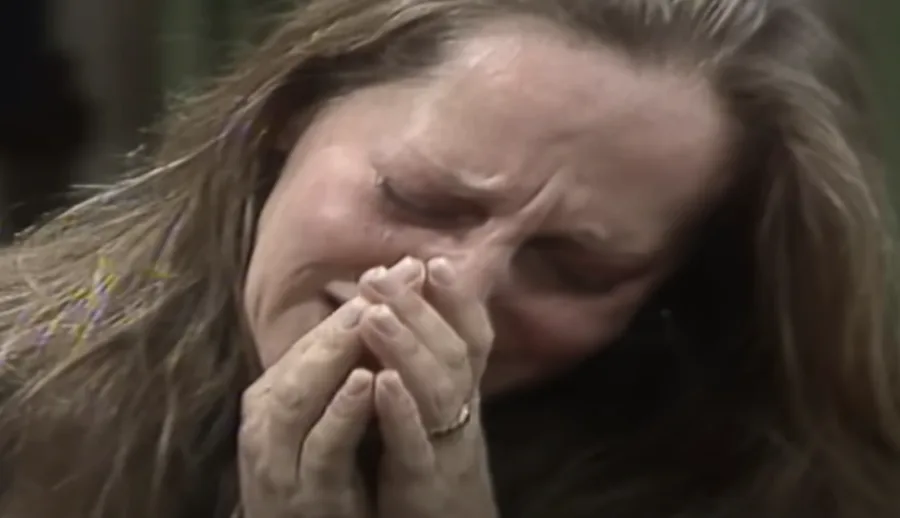 Estela prevê tragédia e chora a morte de Diná