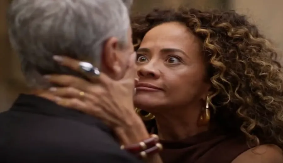 Jaques admite amor por Olívia e Tânia reage com tapa na novela
