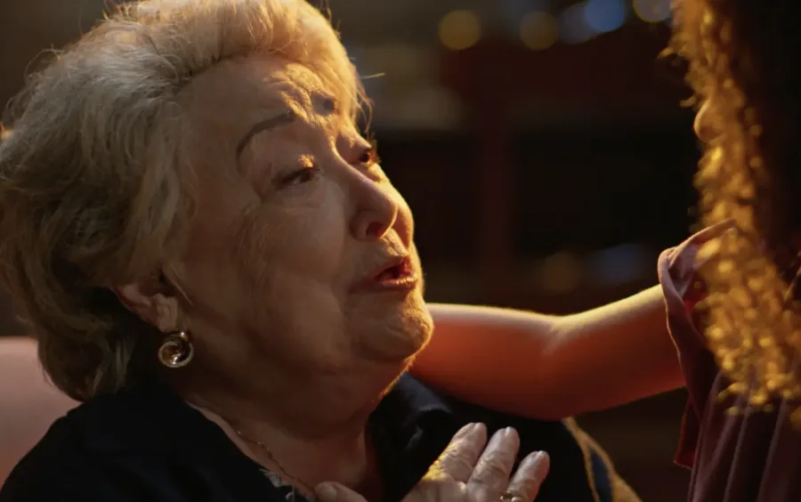 Rosa recebe diagnóstico de Alzheimer em Dona de Mim