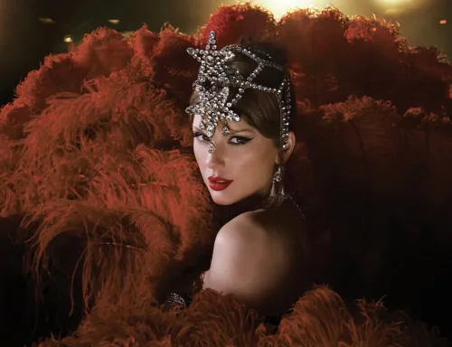 Taylor Swift acompanha Travis Kelce em estreia da NFL no Brasil com segurança reforçada