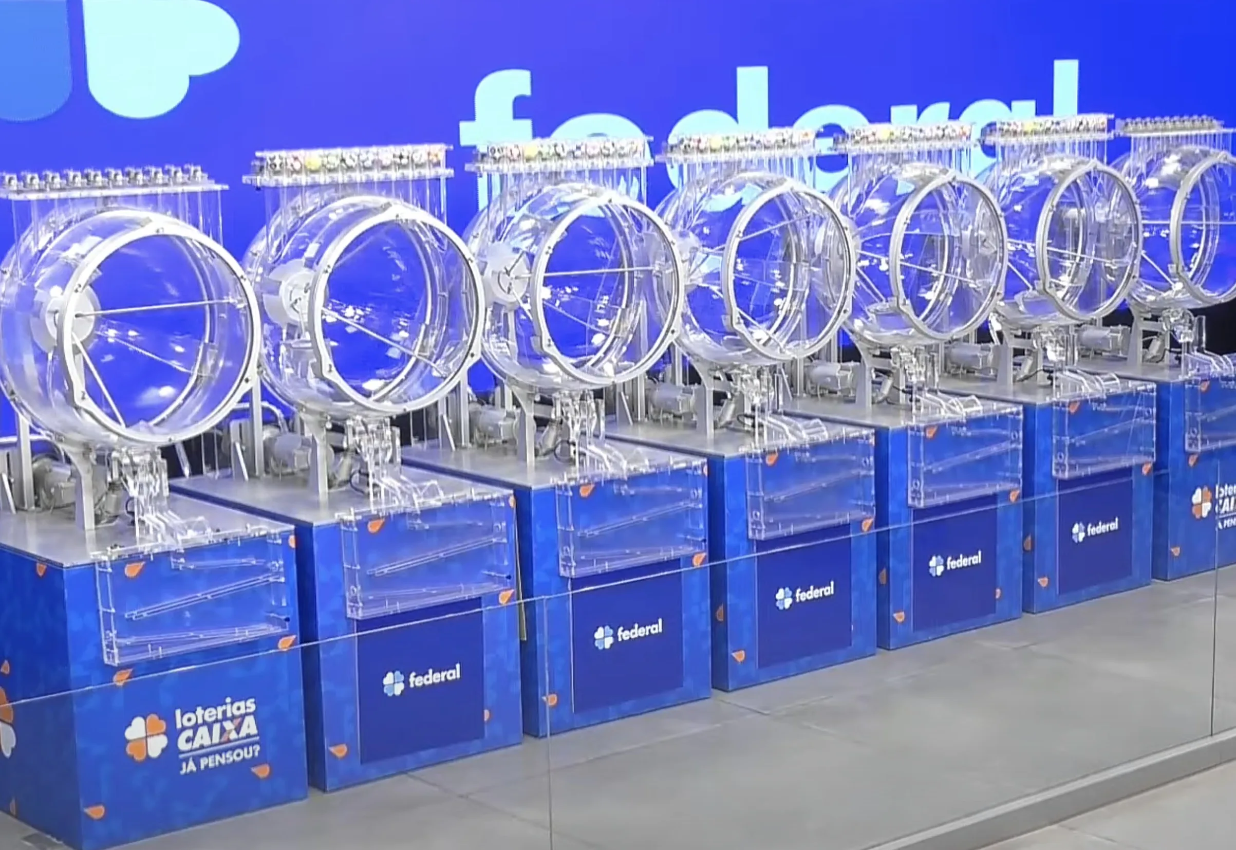 O concurso 5997 da Loteria Federal será realizado hoje no Espaço da Sorte, em São Paulo, definindo o prêmio principal estimado em R$ 500 mil.