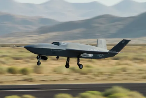 EUA iniciam testes do jato não tripulado YFQ-42A para supremacia aérea