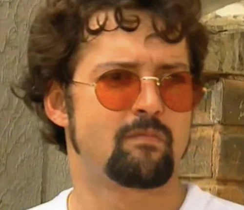 A Viagem capítulo 84 traz prisão, armações e caos na vida de Téo