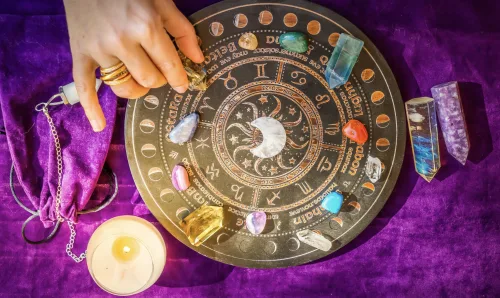 Horóscopo de hoje revela transformações e reencontros: Emoções intensas e decisões firmes marcam o dia 8 de outubro