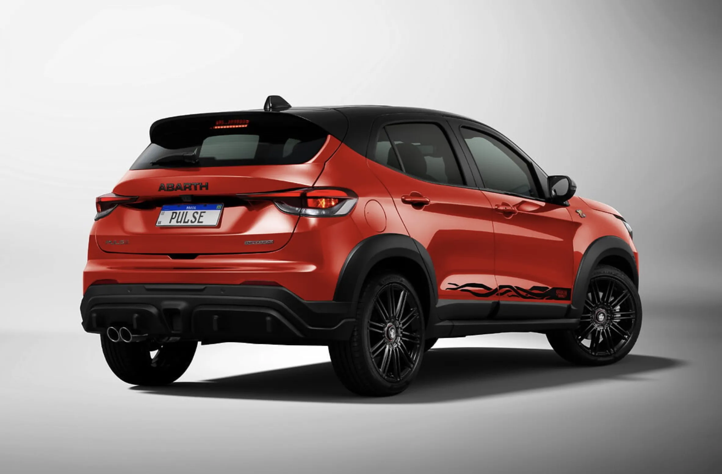 O SUV traz motor 1.3 turbo T270 de 185 cv e torque de 270 Nm. Acelera de 0 a 100 km/h em 7,6 segundos e chega a 215 km/h de máxima.