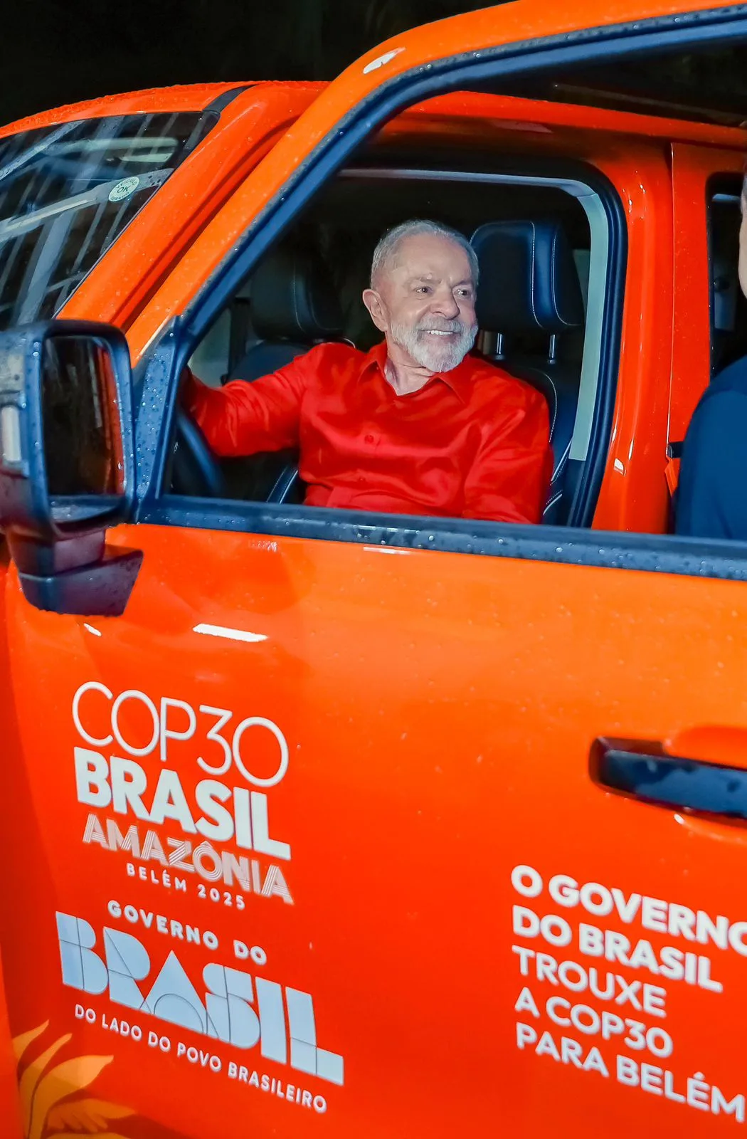 GWM reforçou presença na COP30 apresentando o Tank 300 a Lula, símbolo da estratégia de expansão da marca e da aposta no Brasil como polo automotivo sustentável.