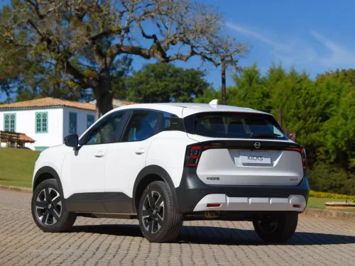 Nissan Kicks Sense 2026 com 125 cv, interior premium e preço baixo para um turbo, veja