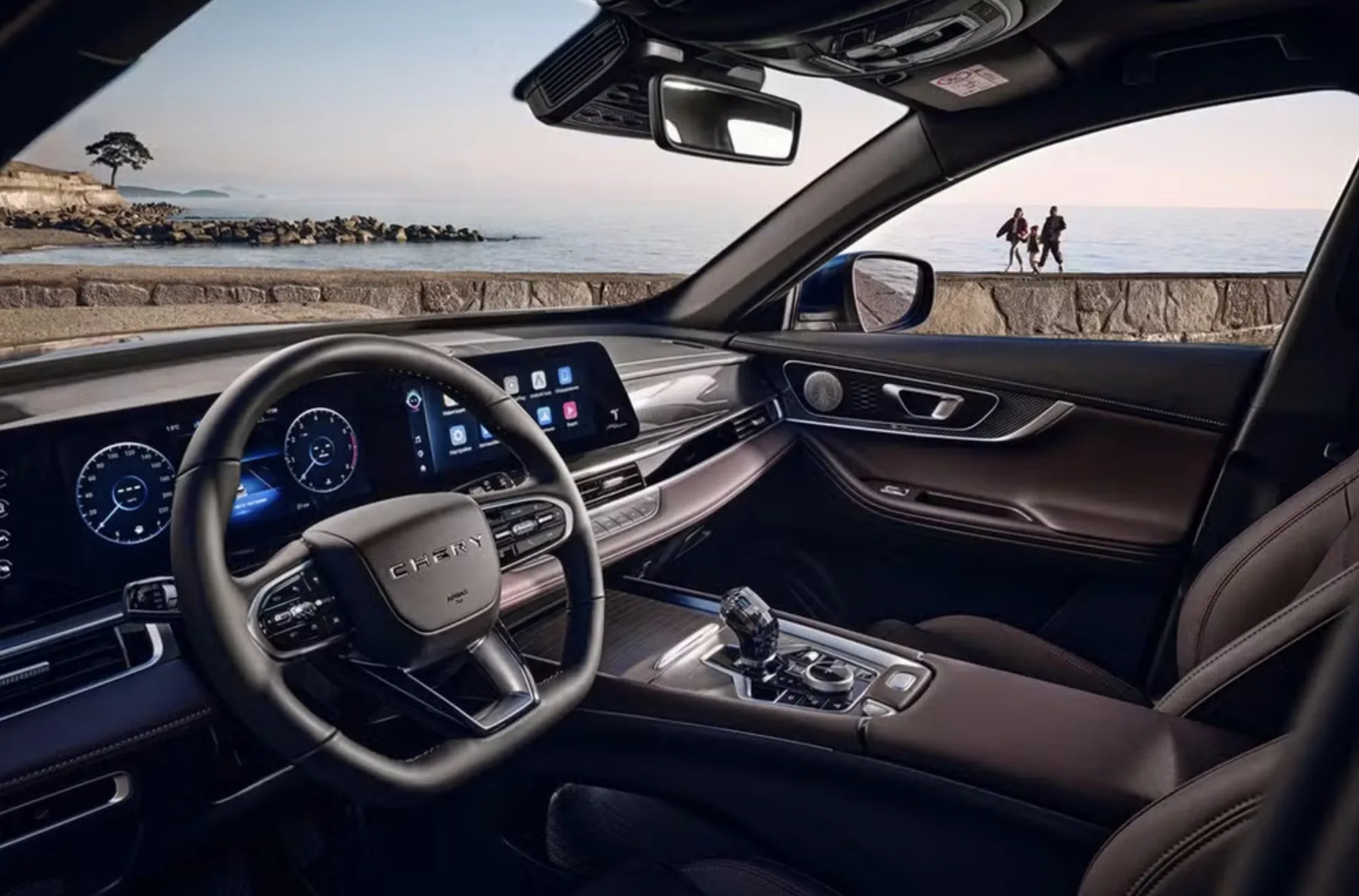 O painel agora tem novo layout horizontal e comandos digitais, reforçando a proposta de tecnologia e conforto em todas as versões.