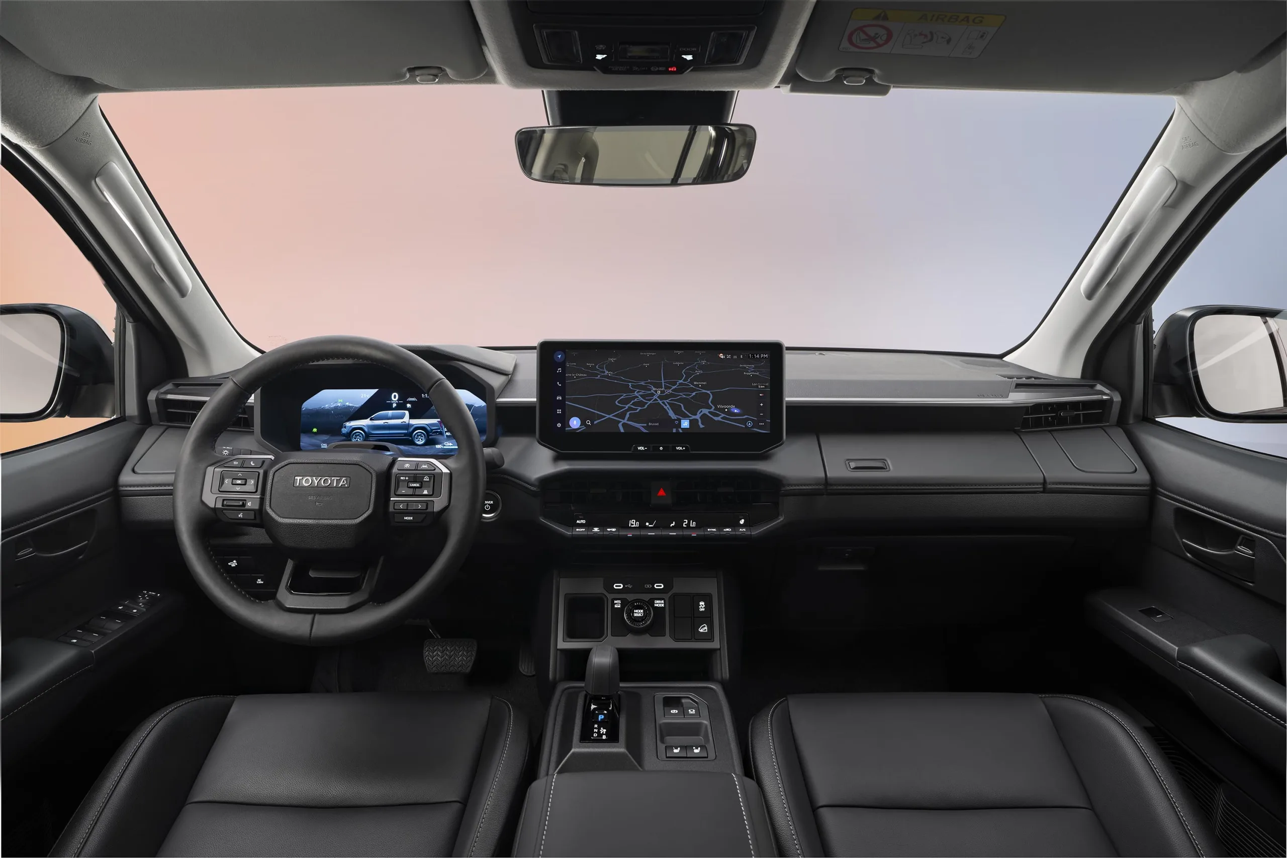 O interior se transforma com telas de 12,3”, comandos físicos e materiais premium, tornando a Hilux mais confortável e sofisticada que nunca.