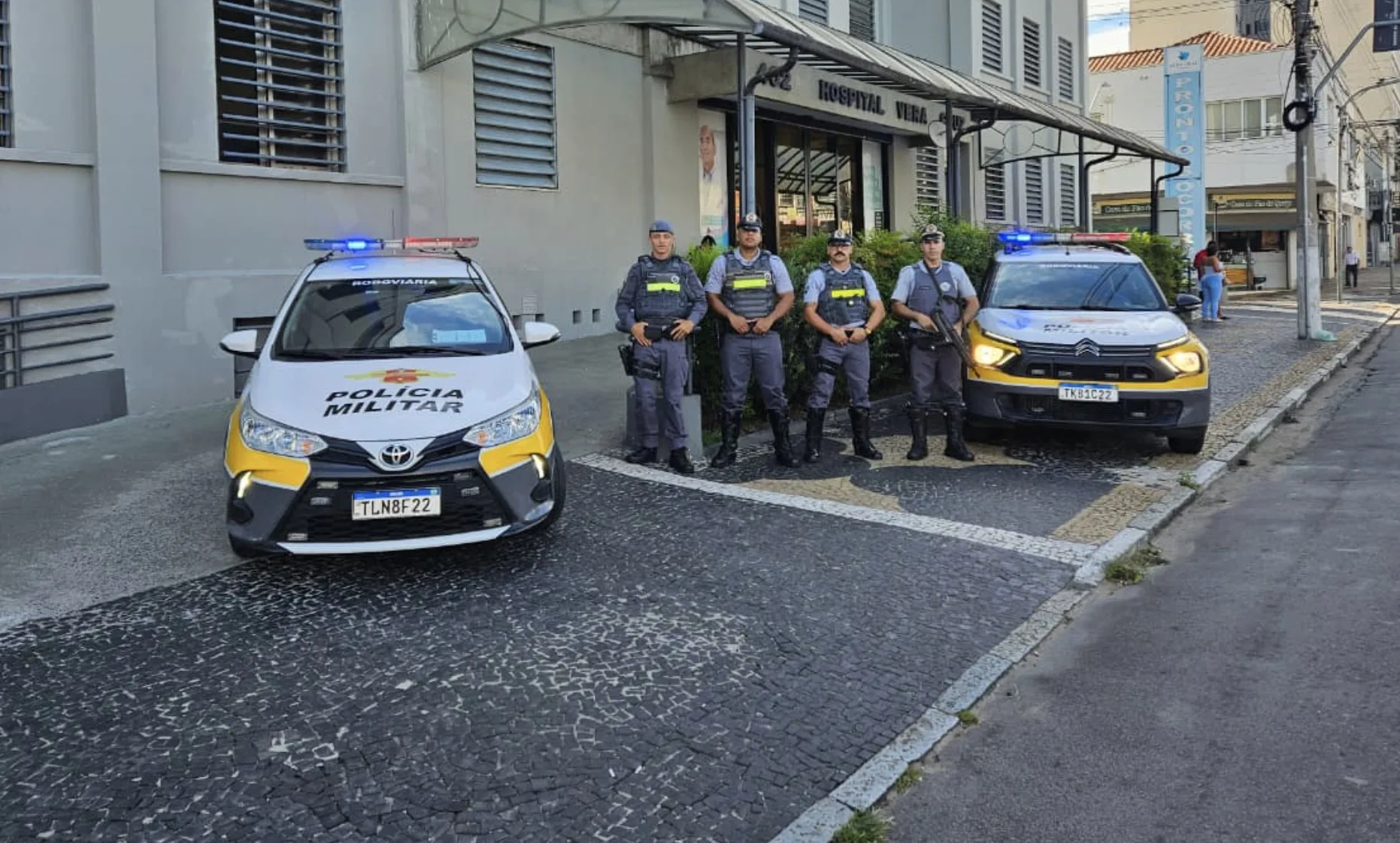 Policiais abrem caminho no trânsito e evitam parto dentro do carro em Campinas