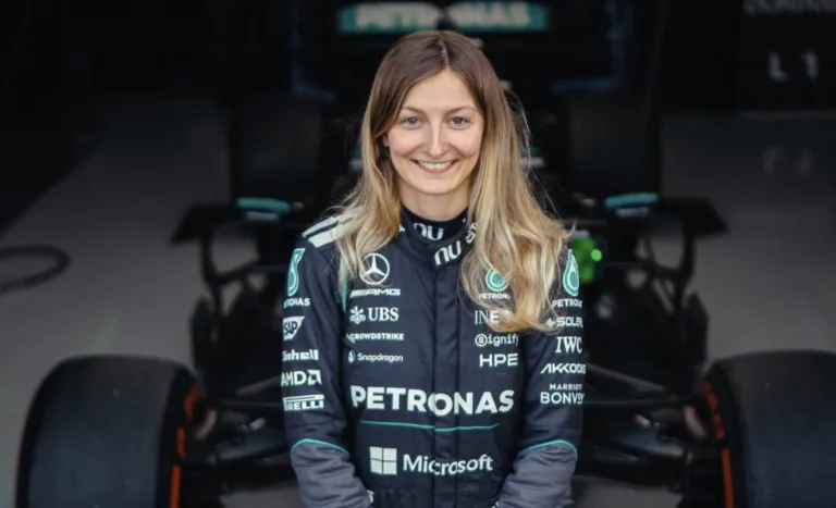 Uma mulher acabou de pilotar um carro da Mercedes na F1 e isso muda tudo? Veja o que aconteceu e por que isso pode virar o jogo