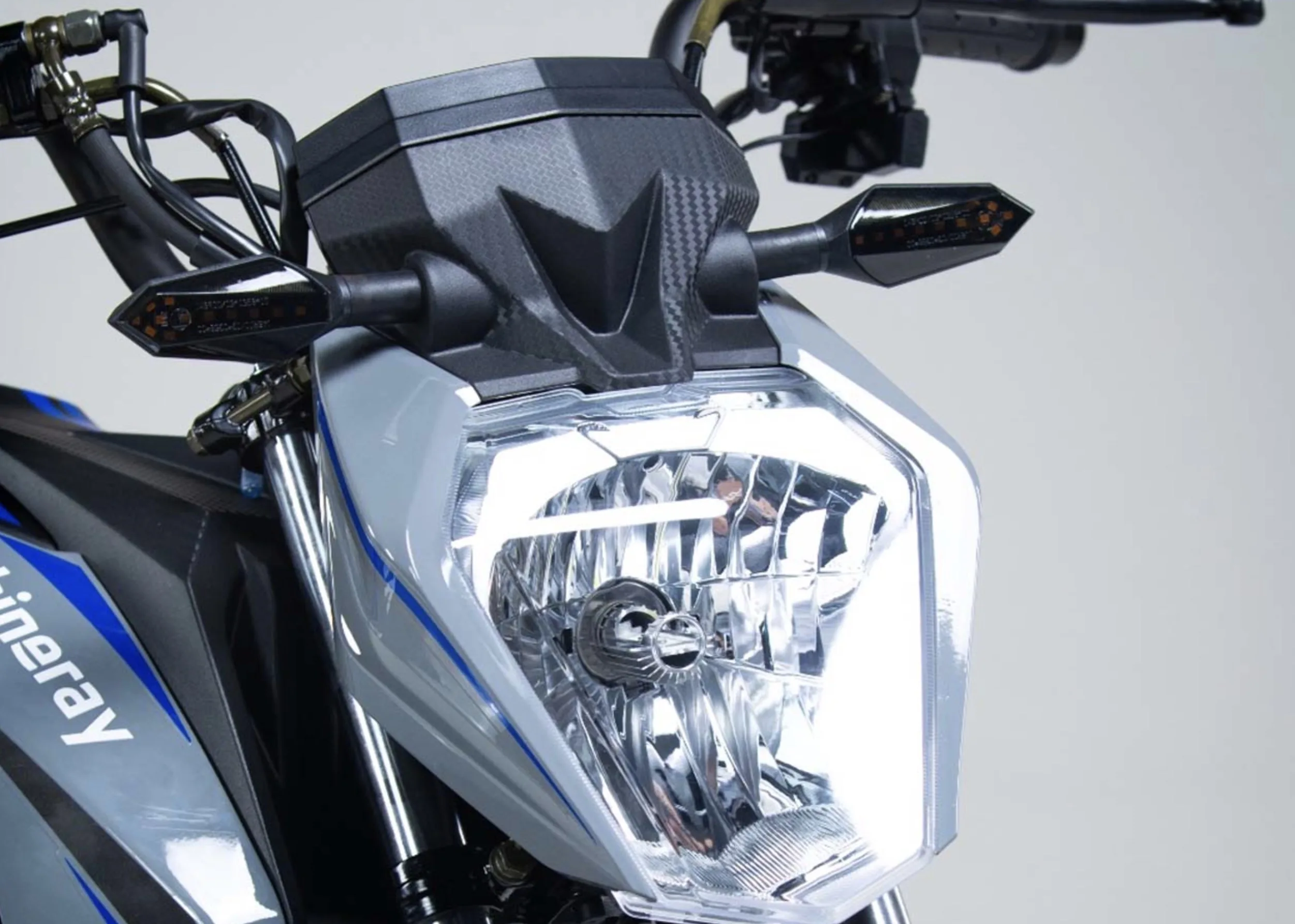 Moto nova da Shineray chega com proposta direta: rodar na cidade sem complicar. Motor de 169 cc entrega o básico, sem susto nem empolgação.